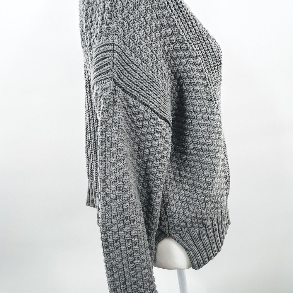 Abercrombie & Fitch Gray Chunky Knit Cropped Cardigan V Neck Button Sweater - Picture 5 of 12